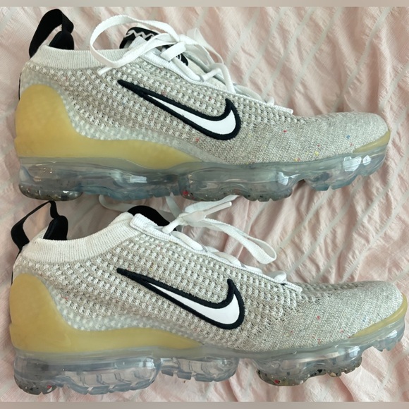 NIKE • BIG KIDS’ AIR VAPORMAX 2021 • UNISEX • SIZE 5Y • WORN ONCE - Picture 2 of 6